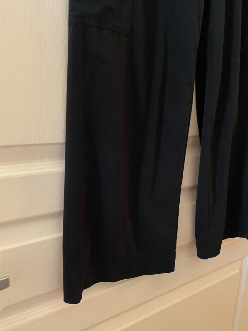 ATHLETA Brooklyn Heights High Rise Cargo Pant Wide Legs in Black - 0 Petite - Picture 8 of 12